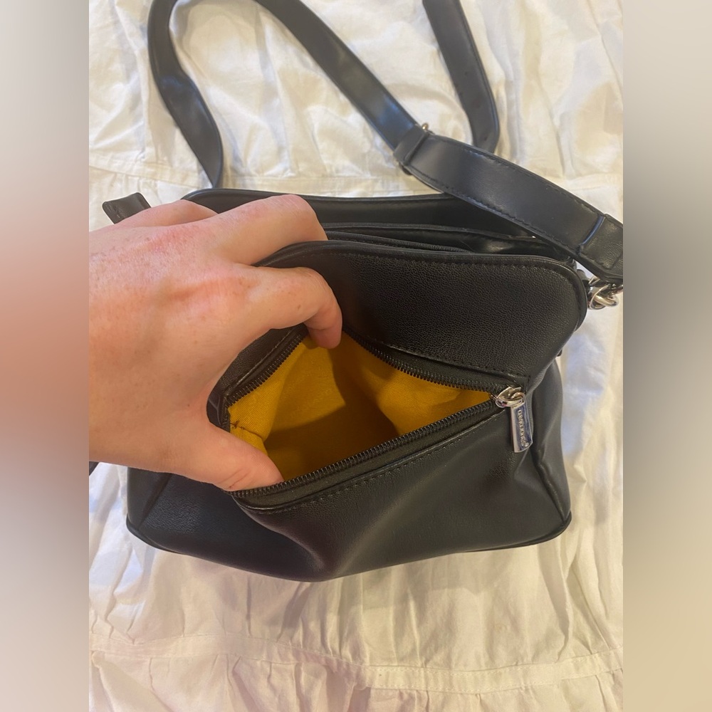 🌷David Jones Paris Vegan Leather Black Crossbody Bag 3/$30 - Picture 9 of 9
